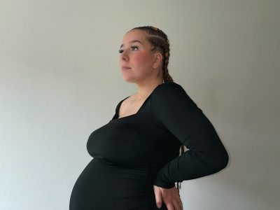 Modelboetseren met een zwanger model